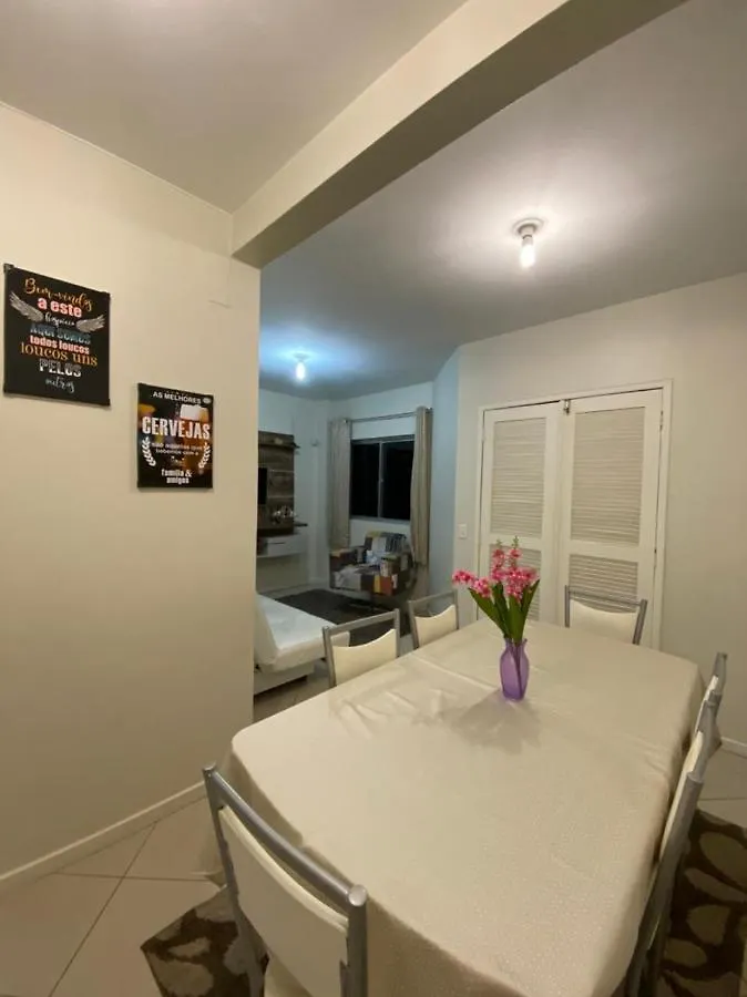 Apartamento Apto lindo e aconchegante próximo a praia Itapema Brasil